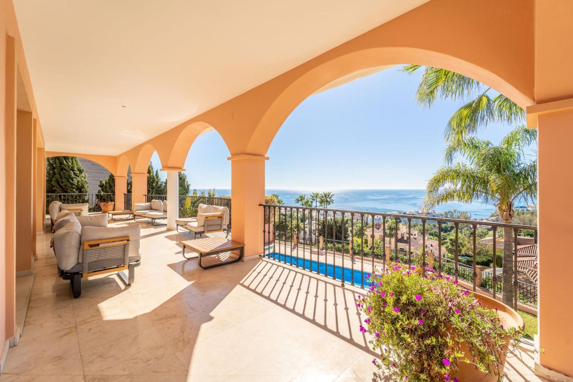 Beachside Villa With Panoramic Sea Views Benalmadena Exterior photo